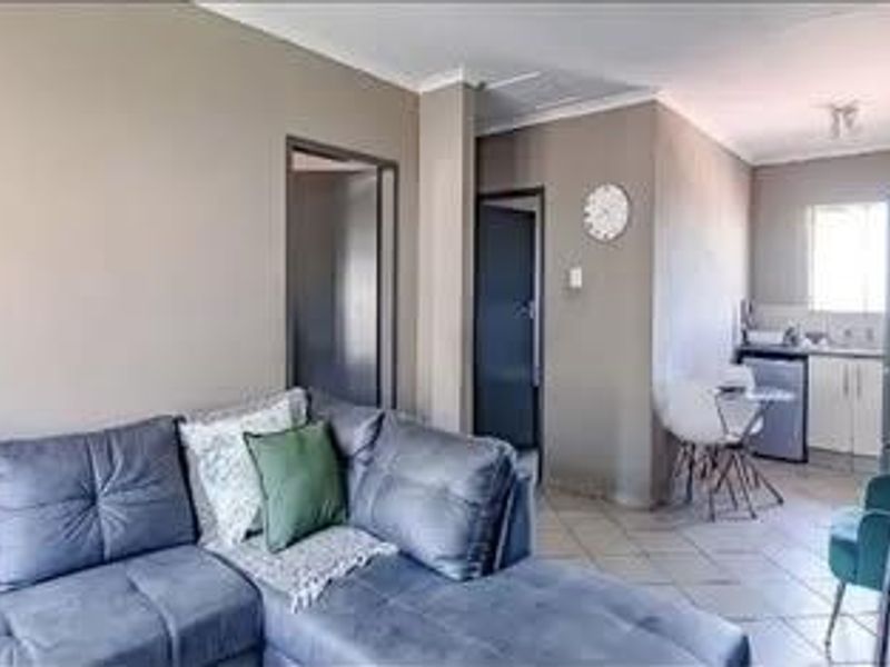 This lovely unit is ready for a new owner . - Photo 1