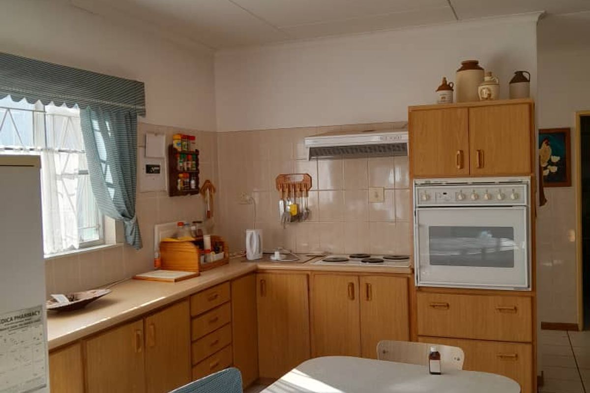 FOR SALE- SPACIOUS 3 BEDROOM HOUSE IN OUTJO, NAMIBIA - Photo 2