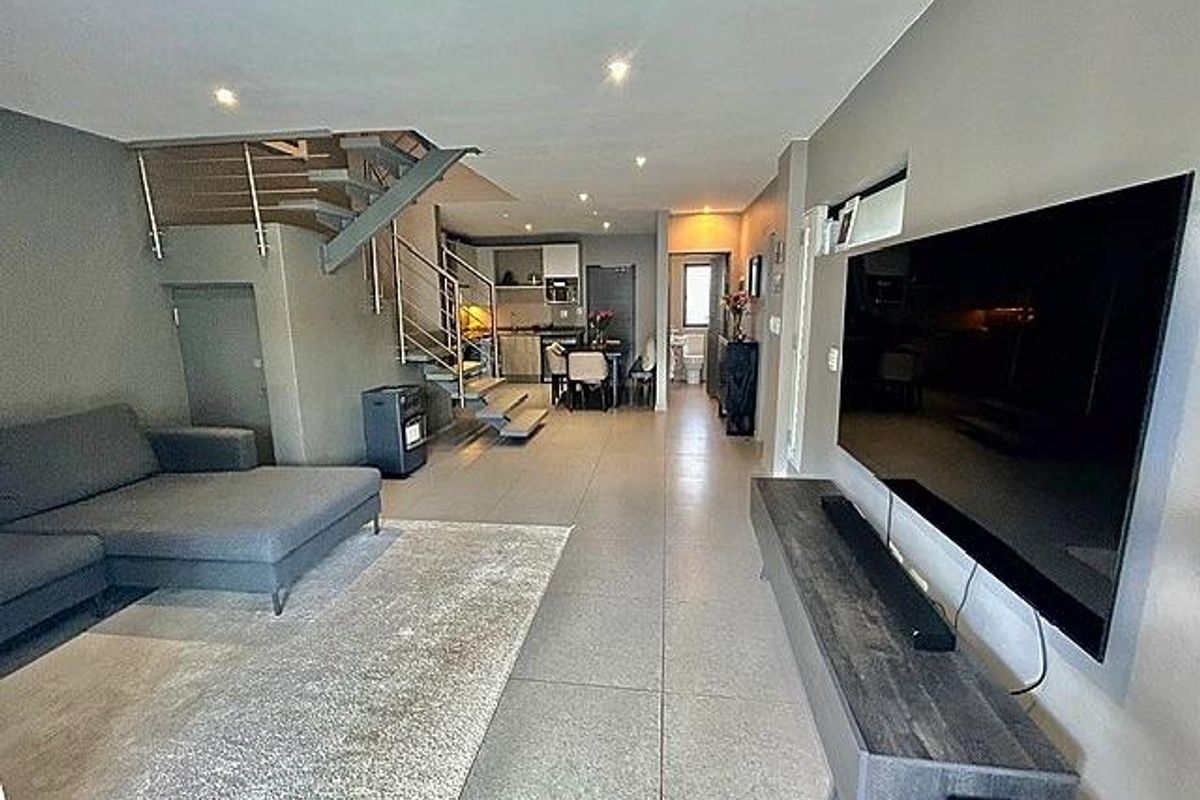 2 BED 2.5 BATH DUPLEX EDENBURG FOR SALE - Photo 2