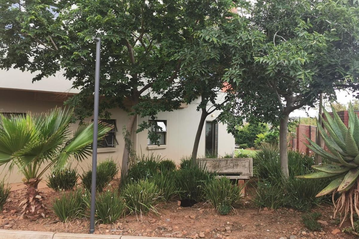 Affordable 2 Bedroom ,2 bathroom, Ground Floor Apartment, Centurion - Photo 4