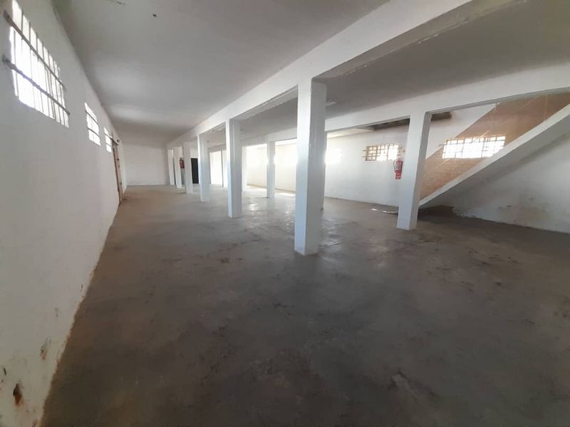 Prime Location Warehouse - Photo 4