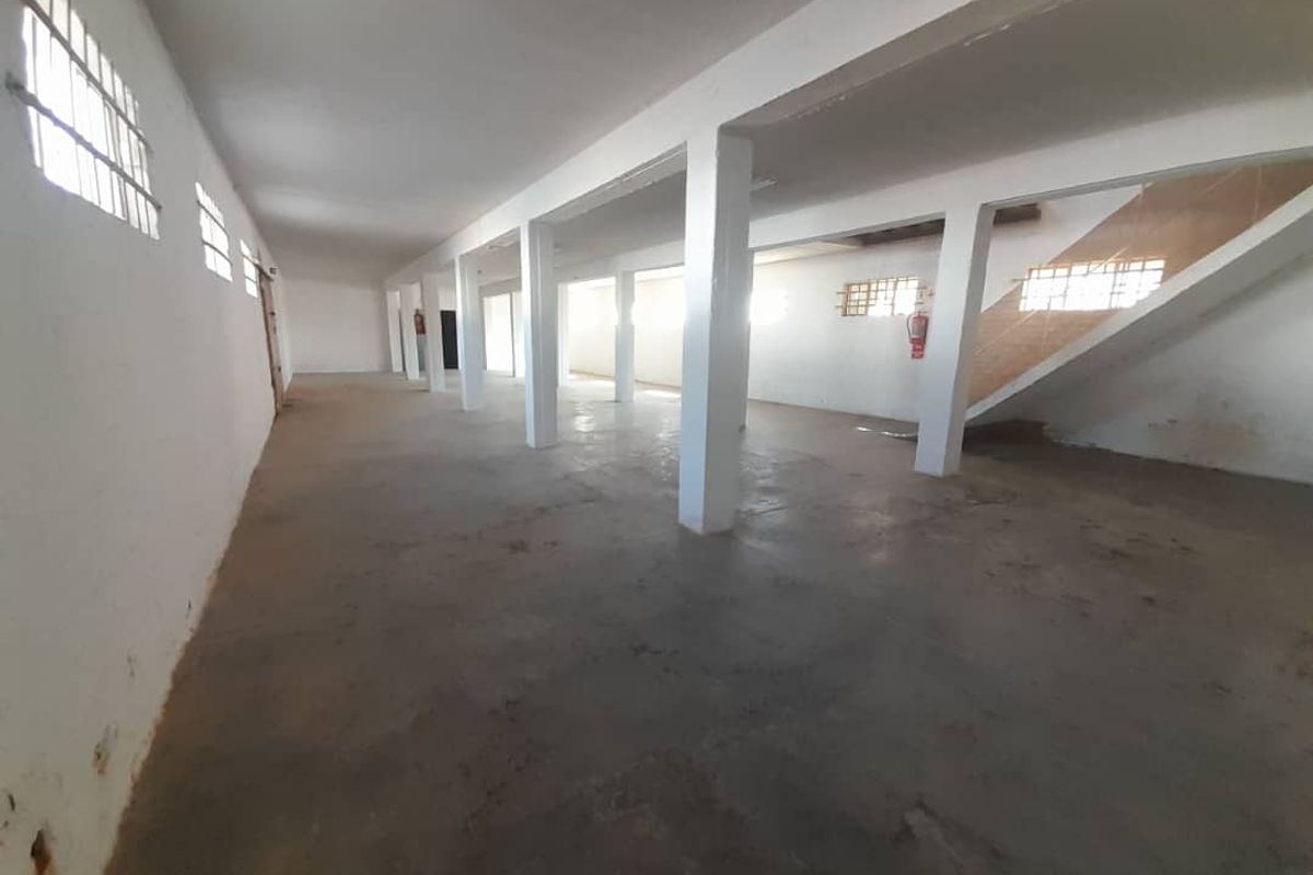 Prime Location Warehouse - Photo 4