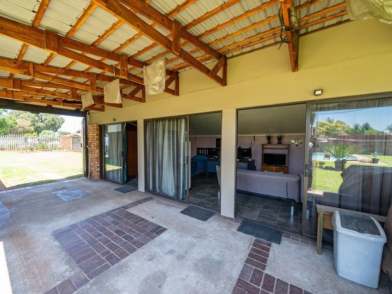 4 Bedroom house for sale in Parkrand - Photo 4