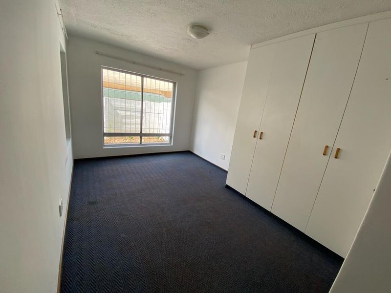 3 Bedroom Ground Floor Unit For Sale - Photo 3