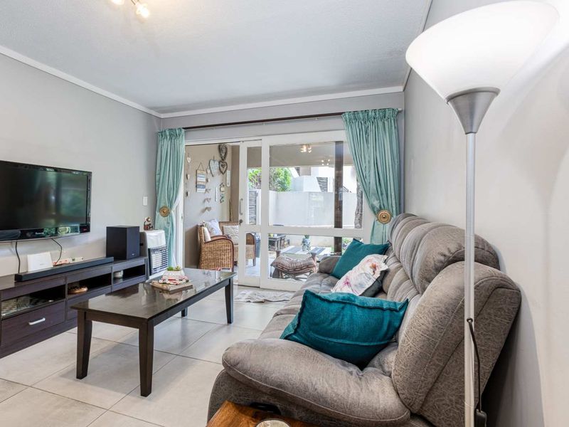 Charming Ground Floor Living with Private Garden in Sibiti Private Estate - Photo 9