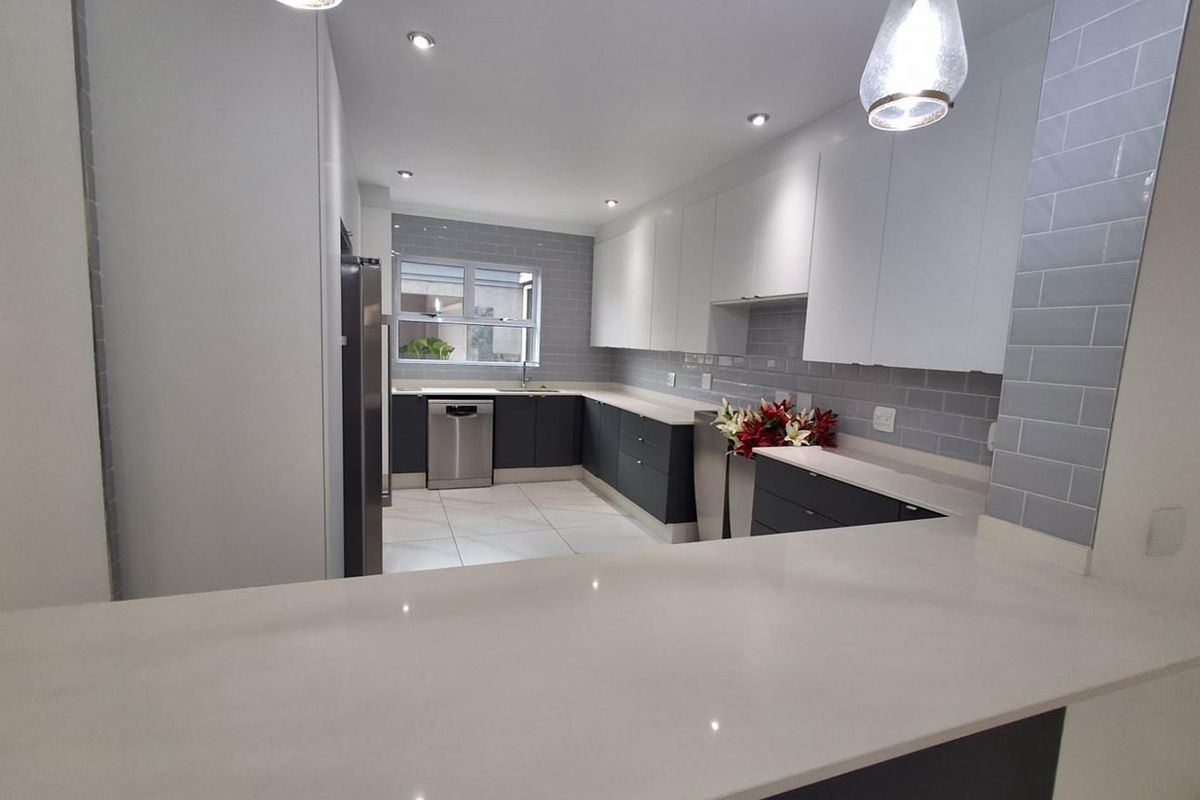 MANSION IN THE ELITE PART OF BASSONIA - Photo 3