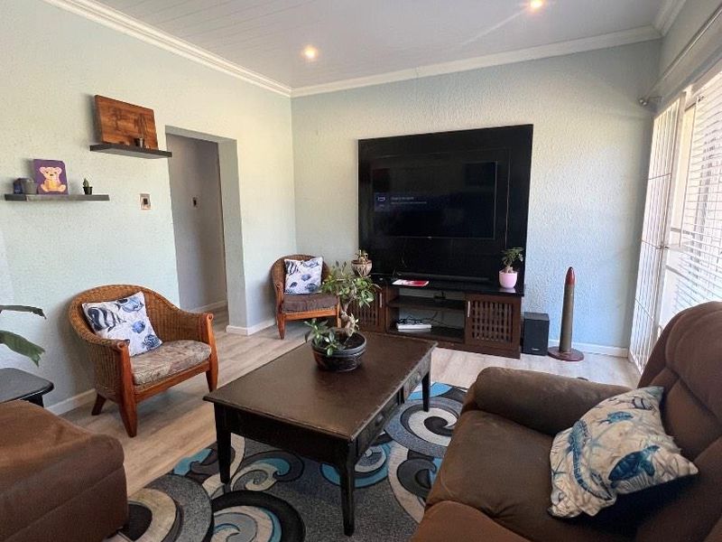 2 Bedroom Flat For Sale In Silveroaks Kuils River - Photo 3