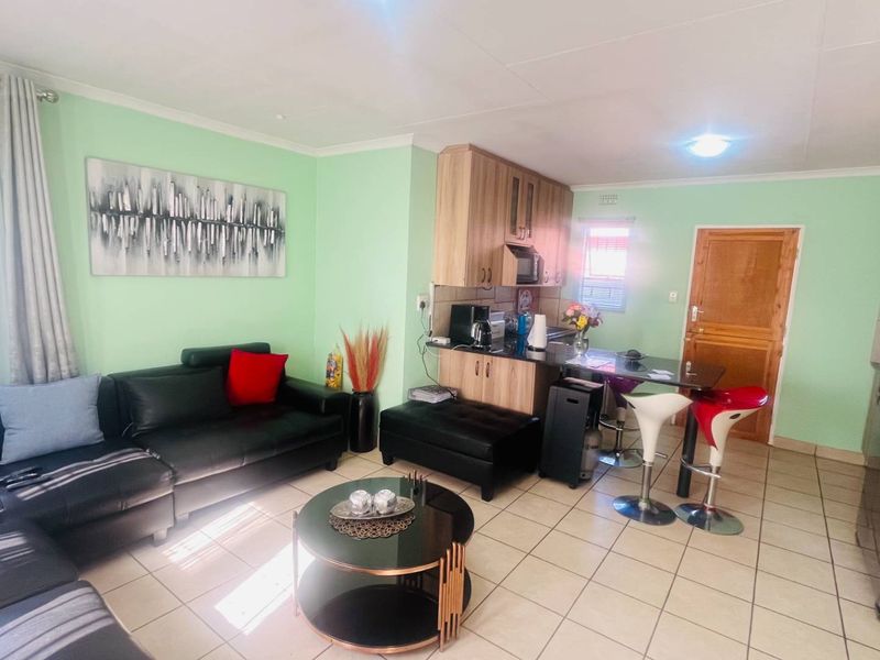 House in Leopard Rest Estate - Photo 5