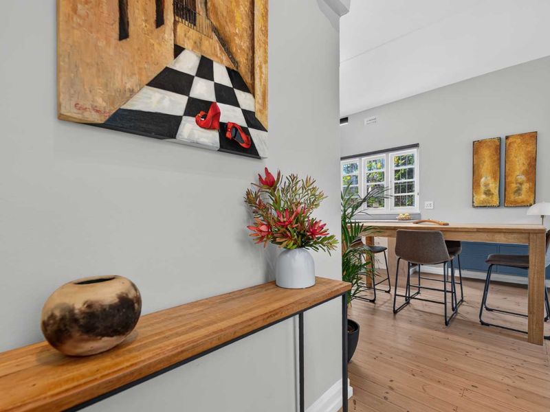 Charming Art Deco Apartment with Spectacular Table Mountain Views - Photo 2
