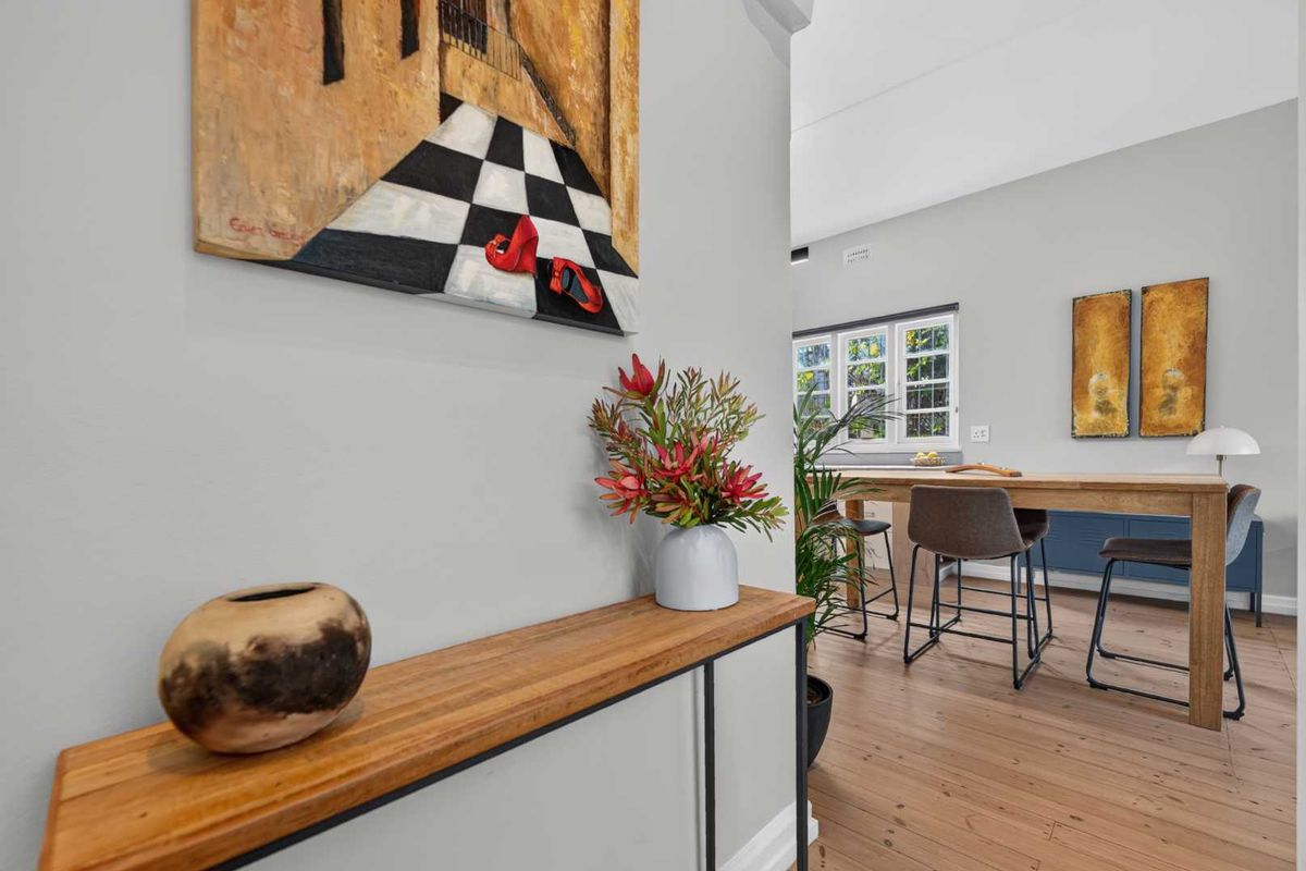 Charming Art Deco Apartment with Spectacular Table Mountain Views - Photo 2