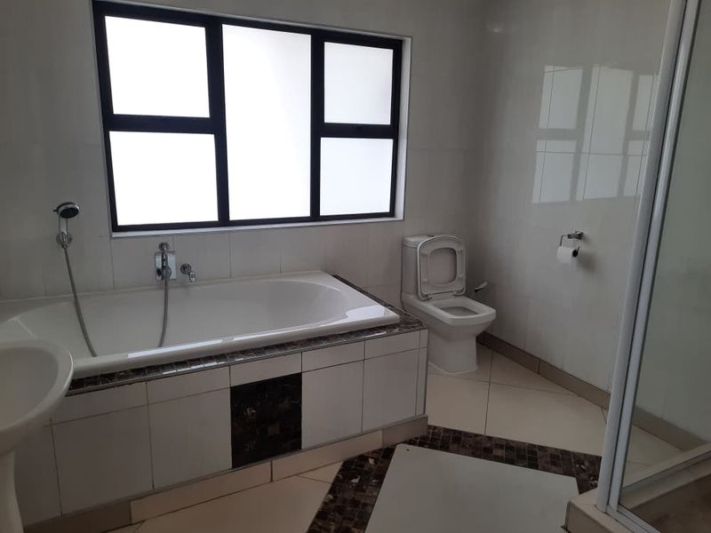 Spacious 2-Bedroom Apartment For Sale - Photo 10