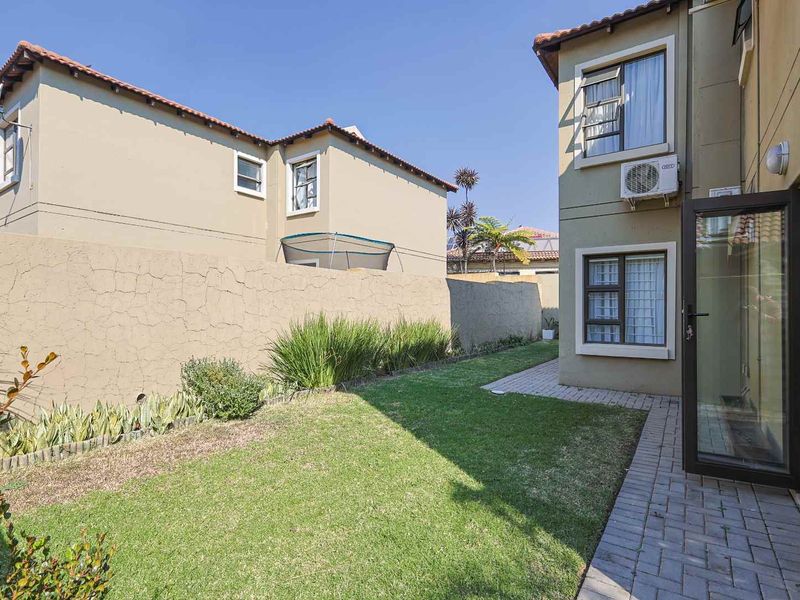 Amazing Three Bedroom Full title House for Sale in Secure Estate in Pretoria East - Photo 2