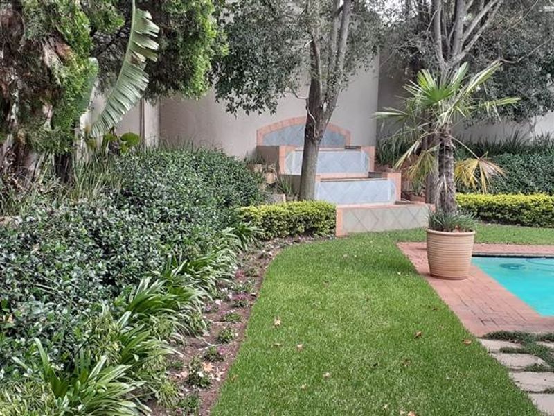 UNFURNISHED ONE BEDROOM GARDEN - Photo 4