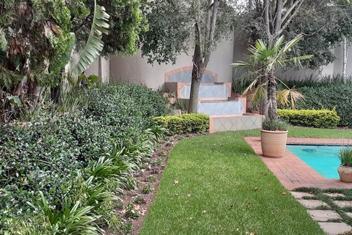 UNFURNISHED ONE BEDROOM GARDEN - Photo 4