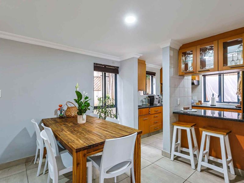 Modern, Private Living in the Heart of Menlo Park. - Photo 6