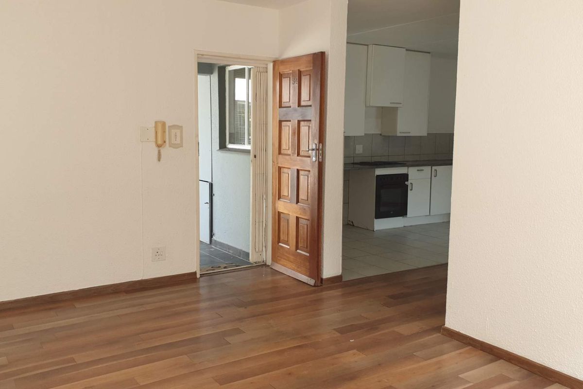 Comfortable Move-in ready - Ground floor 2 Bedroom Apartment - Photo 5