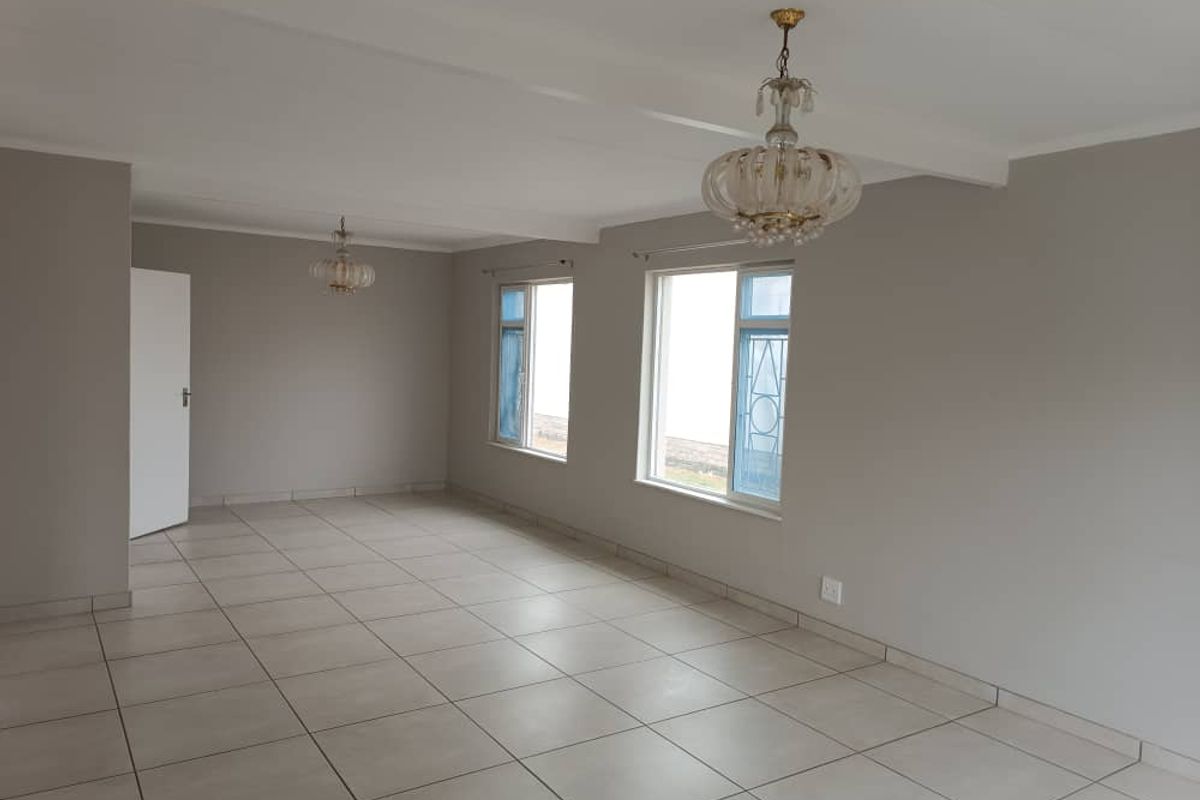 Newly Renovated Family Home - Photo 5