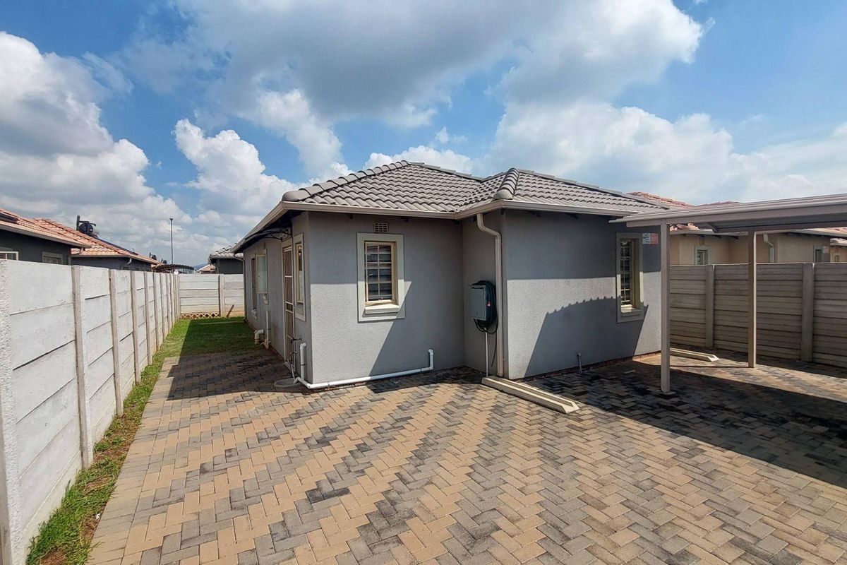 Sky City Living: 3-Bedroom Home with Modern Touches! - Photo 2