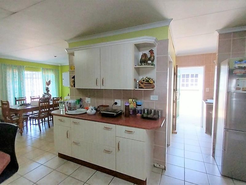 STUNNING 6.1 HECTARE SMALLHOLDING AND SPACIOUS HOME FOR SALE IN RIETFONTEIN PRETORIA EAST - Photo 4