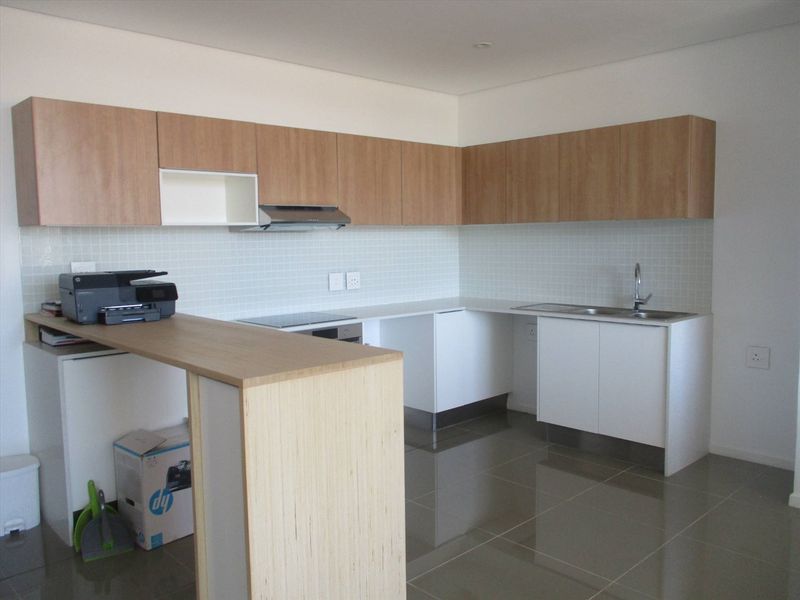 To Let: Fully furnished 2 Bedroom Apartment (Freedom Plaza) - Photo 2