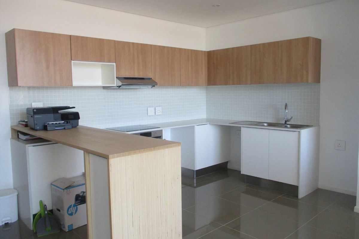 To Let: Fully furnished 2 Bedroom Apartment (Freedom Plaza) - Photo 2