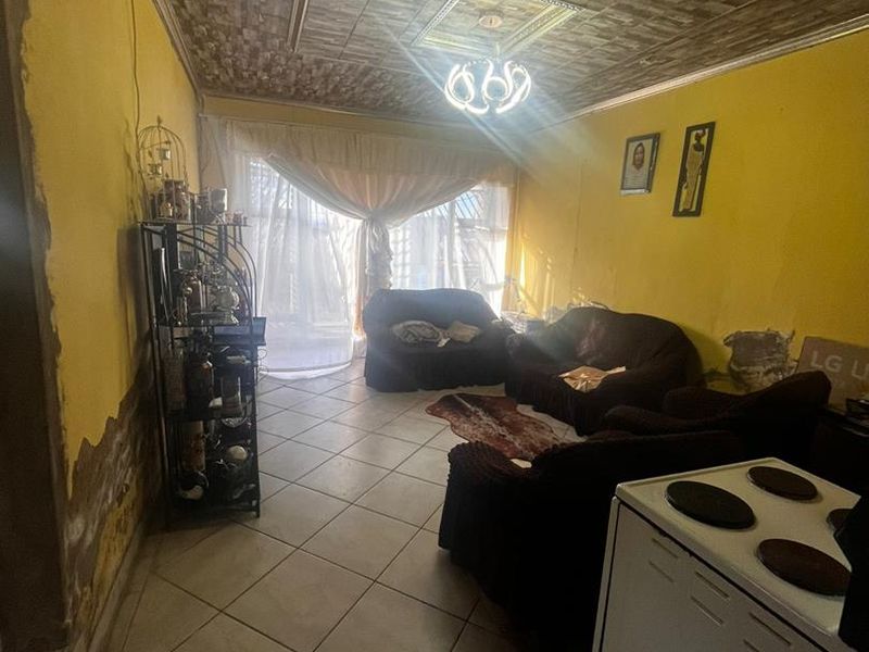 5 Bedroom House for Sale in Madadeni, Section R, KwaZulu-Natal - Photo 4