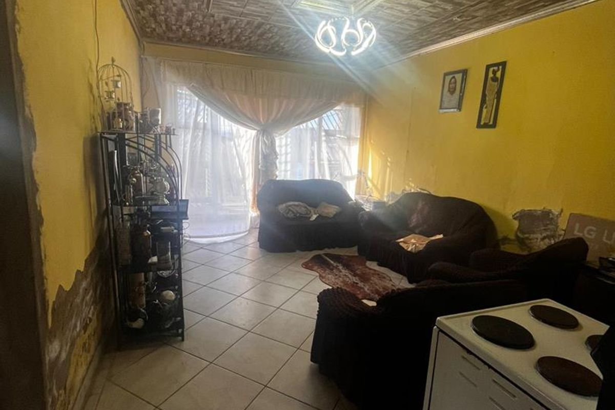 5 Bedroom House for Sale in Madadeni, Section R, KwaZulu-Natal - Photo 4