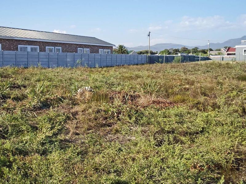 Lagoon Living awaits - Photo 3