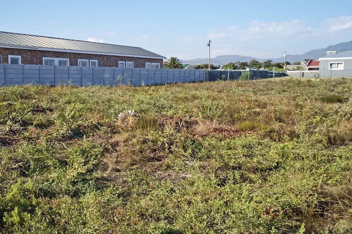 Lagoon Living awaits - Photo 3