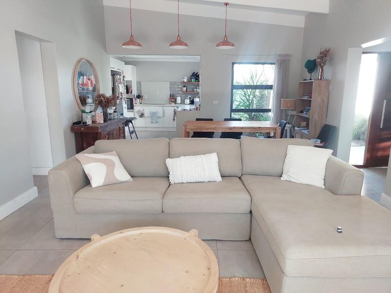 Beautiful Home For Rental in Palm Lakes Estate - Photo 5