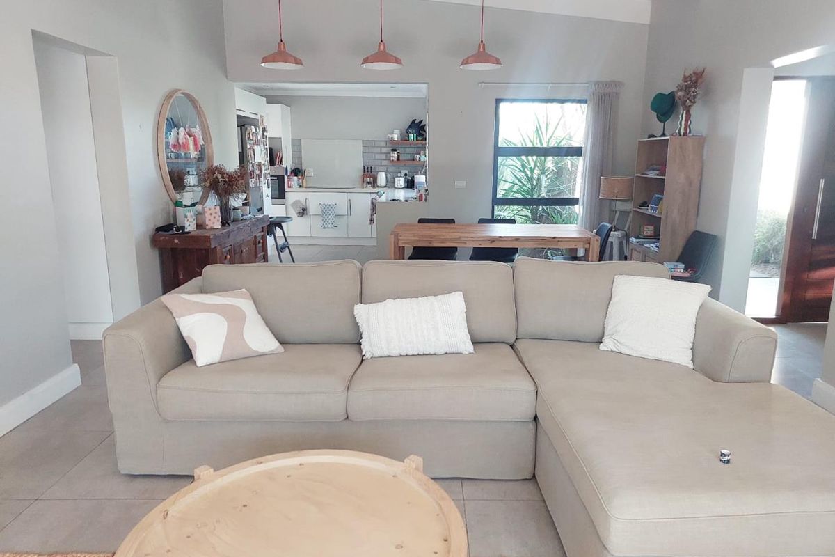 Beautiful Home For Rental in Palm Lakes Estate - Photo 5