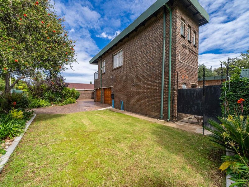 5 Bedroom double story for Sale in Farrarmere - Photo 4