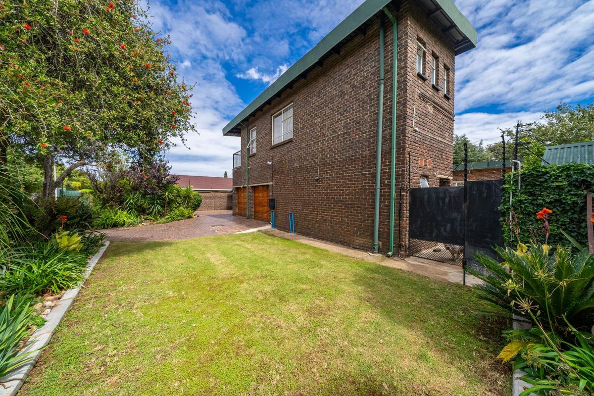 5 Bedroom double story for Sale in Farrarmere - Photo 4