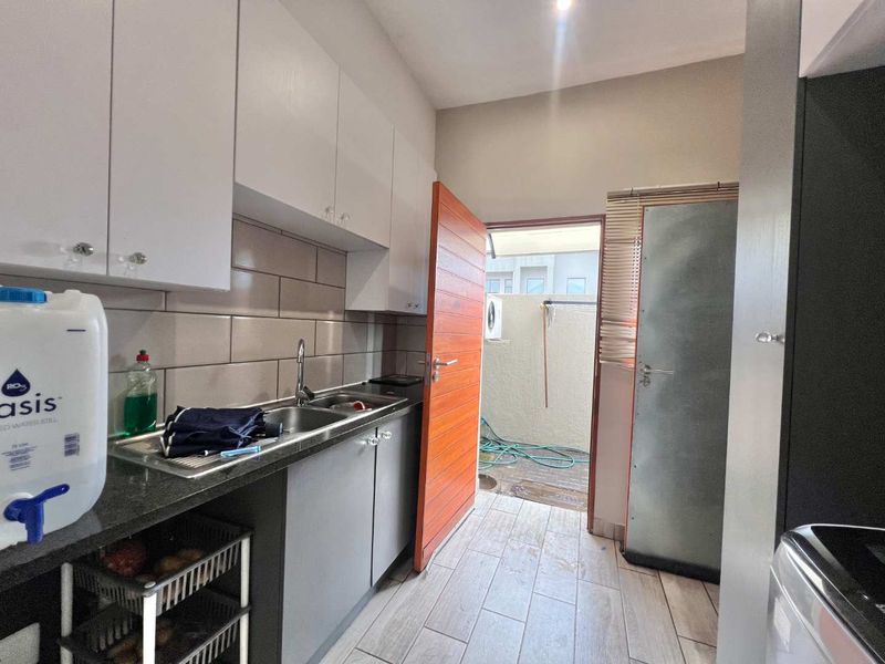 Modern 3-Bedroom, 2-Bathroom Double-Storey Home for Sale - Photo 7