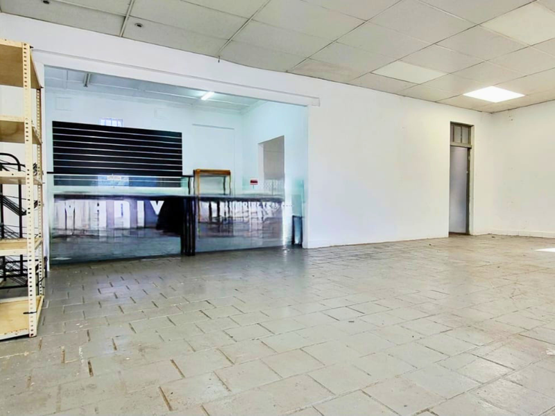 130m2 Road-Facing Commercial Space to Rent - Photo 5