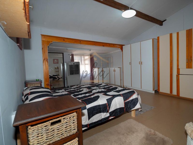 3-Bedroom Family Home with Flat - Photo 8