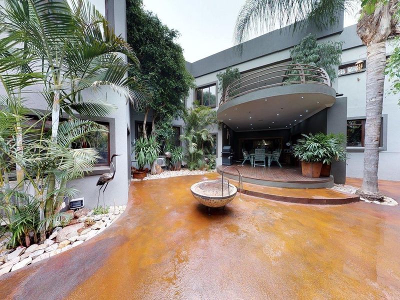 OFF-THE-GRID MASTERPIECE IN SOUGHT AFTER SILVER LAKES - COMMANDING PRESENCE WITH EFFORTLESS LIVING - Photo 1