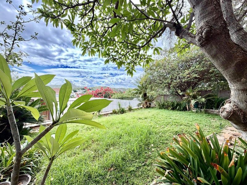 4 Bedroom House For Sale in Olympia - Photo 2