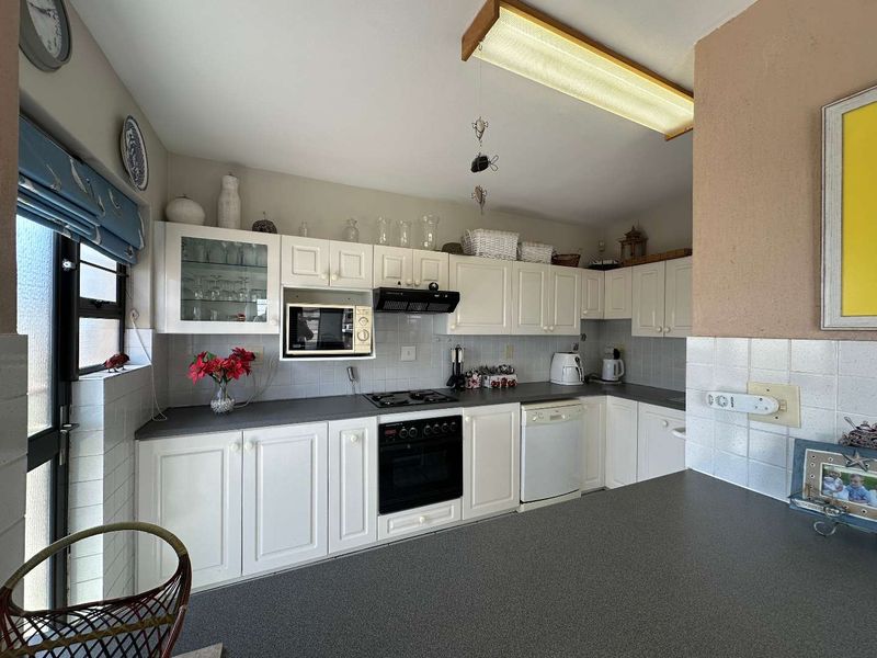 4 Bedroom Townhouse  – Prime CBD Location - Photo 2