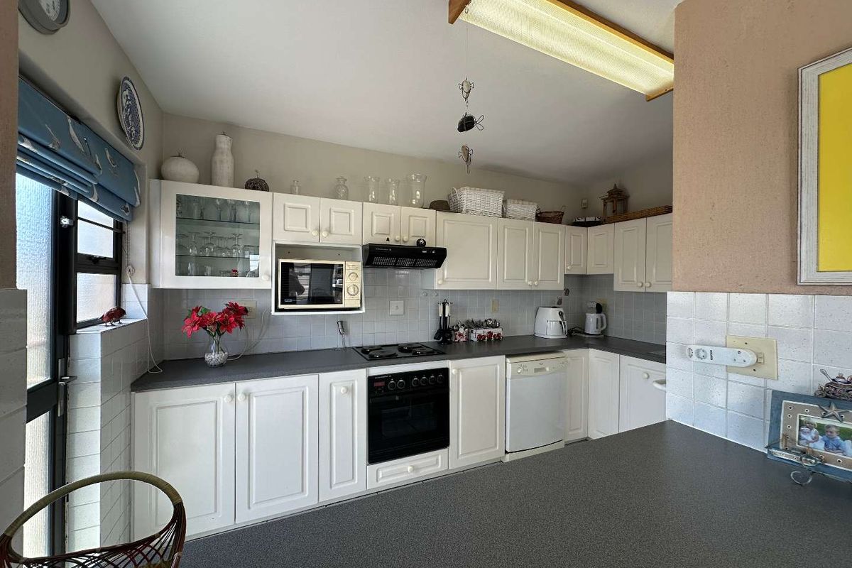 4 Bedroom Townhouse  – Prime CBD Location - Photo 2