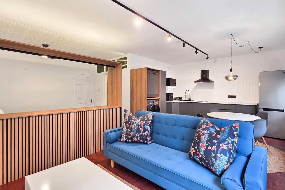 Chic Furnished Studio in City Centre – Move In Today! - Photo 2