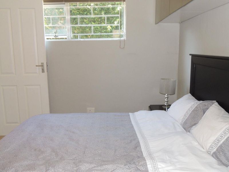 Green Point Ground‐Floor 1‐Bedroom  -  A Smart, Flexible Investment   R2 590 000 - Photo 6