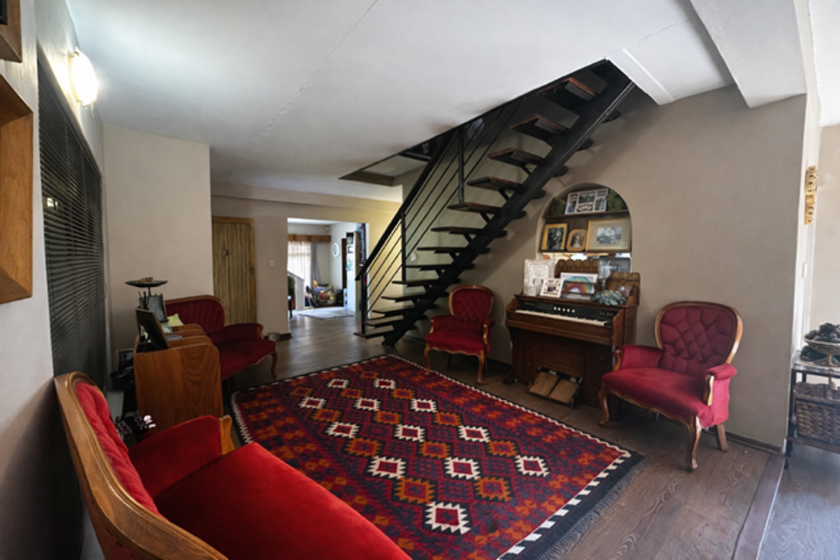 Contemporary Garden Retreat with Flexible Living & Exceptional Space - Photo 3