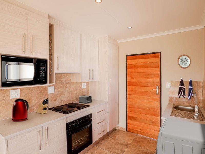 NEW DEVELOPMENT, ALL COSTS INCLUDED, FULL TITLE STANDS. NO DEPOSITS / 100% BONDS (dependent on client profile) - Photo 5