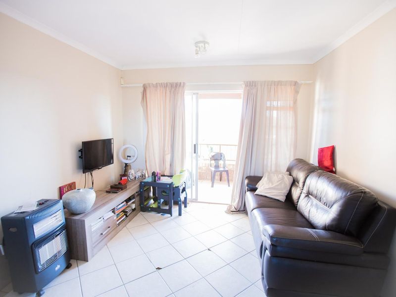 2 Bedroom Townhouse With A Covered Balcony - Photo 7
