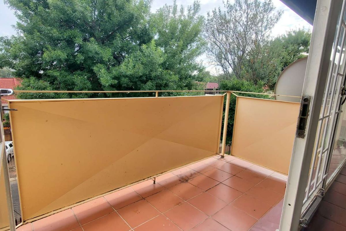 Lock-up-and-Go lifestyle in secure Melkbos complex!" - Photo 4