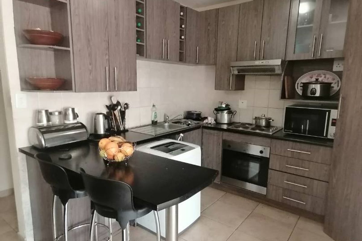 3 BEDS, 2 BATHS TOWNHOUSE FOR SALE IN NORKEM PARK EXT 2. - Photo 3
