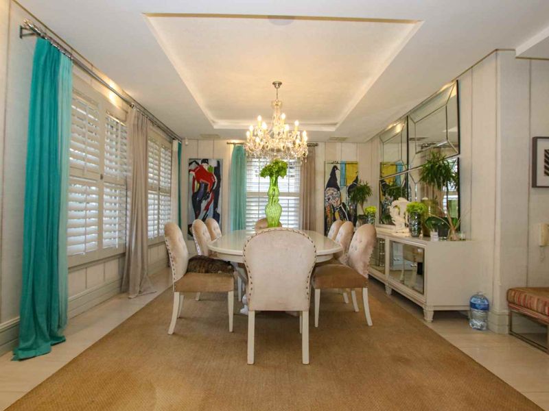 State of the art  mansion in magnificent Milkwood Drive. - Photo 7