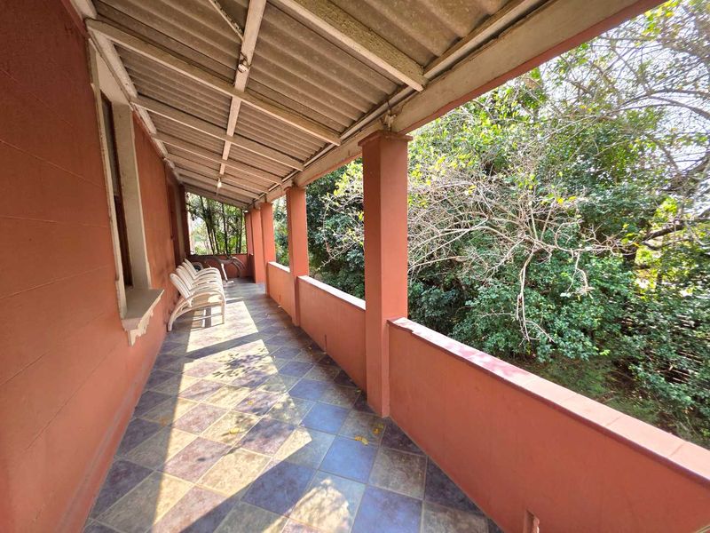 Old Style Beautiful 4 Bedroom Family Home - Photo 9