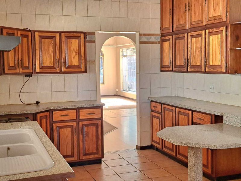 3 Bedroom Family Home with Flatlet for Sale in Witfield - Photo 8